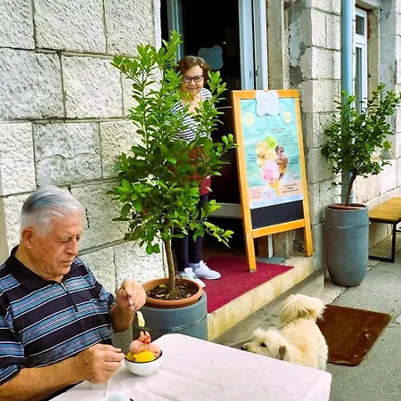 Piranart Boutique & 3*