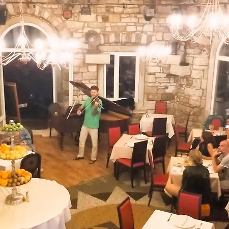 Piranart Boutique & بيران