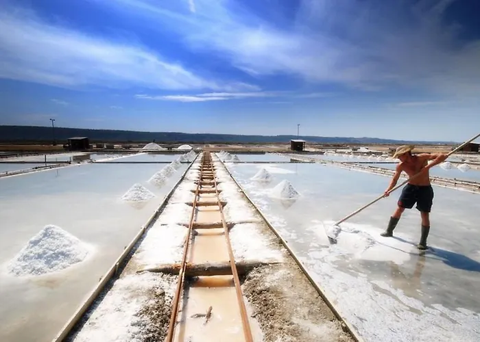 Piranart Boutique & 3*