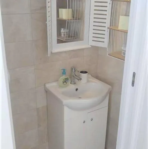 Πανσιόν Piranart Boutique & 3*