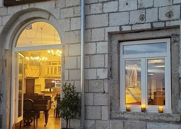 Piranart Boutique & Πανσιόν 3*