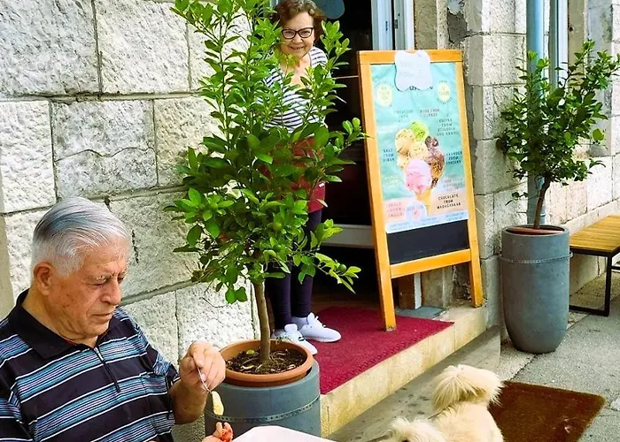 Piranart Boutique & 3*