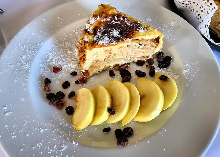 Piranart Boutique & Πανσιόν Πιράν