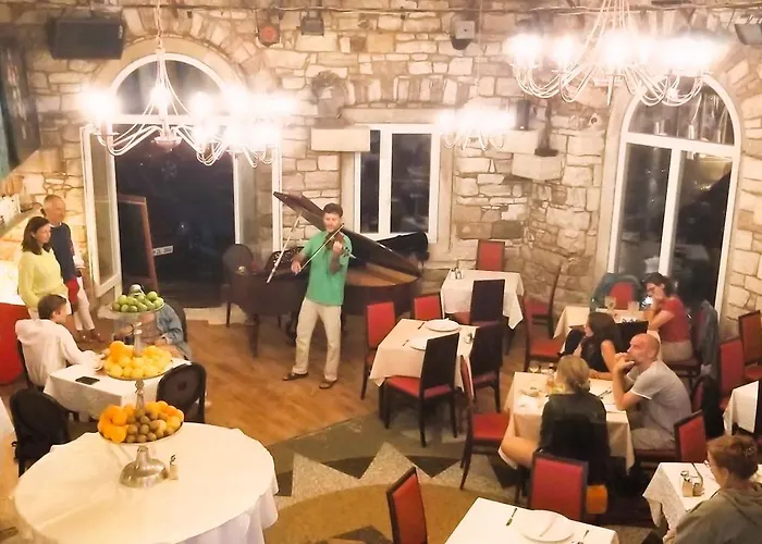 Piranart Boutique & Πιράν